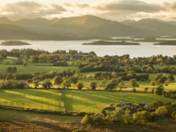 Den vakre innsjøen Loch Lomond