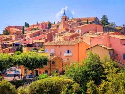 Roussillon – kjent som en av de «vakreste landsbyene i Frankrike» (Les Plus Beaux Villages de France)