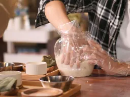 Den tradisjonelle koreanske risvinen makgeolli brygges fortsatt etter gamle metoder Den tradisjonelle koreanske risvinen makgeolli brygges fortsatt etter gamle metoder