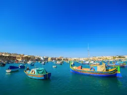 Marsaxlokk er kjent for sine fiskebåter