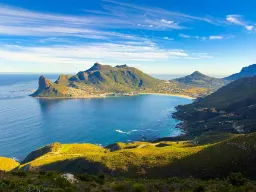 Hout Bay ligger ca. 20 km sør for Cape Town Hout Bay ligger ca. 20 km sør for Cape Town