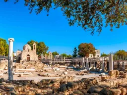 St. Paulus søyle og Panagia Chrysopolitissa-basilikaen i Paphos bygget på 400-tallet e.Kr.