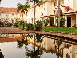 Victoria Falls Hotel regnes som et av Afrikas mest ikoniske kolonitidshoteller Victoria Falls Hotel regnes som et av Afrikas mest ikoniske kolonitidshoteller