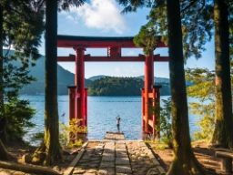 Hakone-helligdommens Torii-port ved Ashi-sjøen