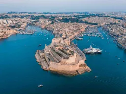Fort St. Angelo i Vittoriosa med utsikt over Grand Harbour