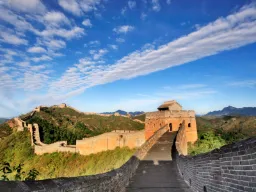 Den kinesiske mur er ca. 21 000 km lang Den kinesiske mur er ca. 21 000 km lang