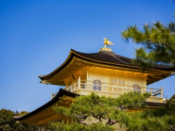 Toppen av det zenbuddhistiske Gyldne Tempele