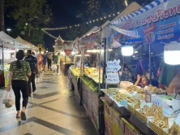 Livlig thailandsk street food-scene Livlig thailandsk street food-scene