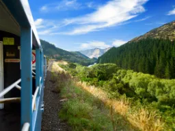 TranzAlpine-toget i New Zealand går mellom Christchurch og Greymouth