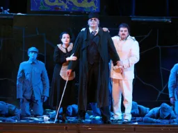 Turandot: Mandarinen, Calaf og Liù Turandot: Mandarinen, Calaf og Liù