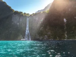 Stirling Falls i Milford Sound er dobbelt så høyt som Niagara Falls
