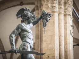 Persevs med Medusas hode – berømt bronse­statue i Firenze