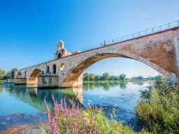 Pont d’Avignon hadde opprinnelig 22 buer, men bare 4 står igjen