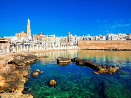 Den lille kystbyen Monopoli