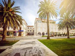 Torg i den historiske byen Korčula Torg i den historiske byen Korčula