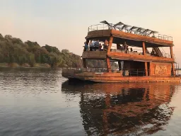 Spesiell turistbåt Spesiell turistbåt