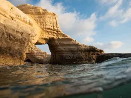 De berømte havgrottene nær Peyia, vest for Paphos