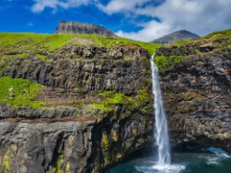 Fossefallet Múlafossur ved landsbyen Gásadalur