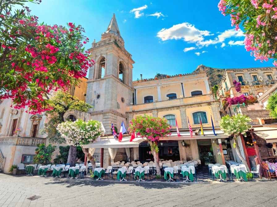   Piazza IX Aprile, Taormina