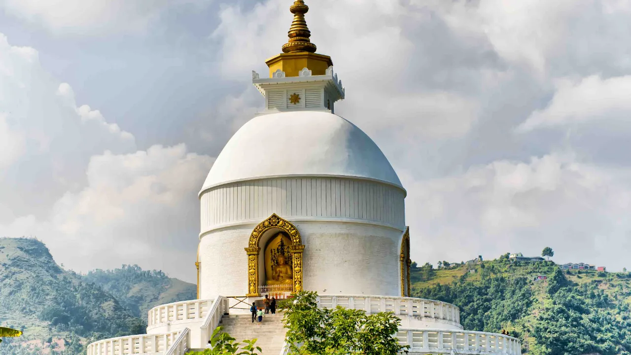 Shanti Stupa – eller Verdensfredspagoden – utenfor Pokhara