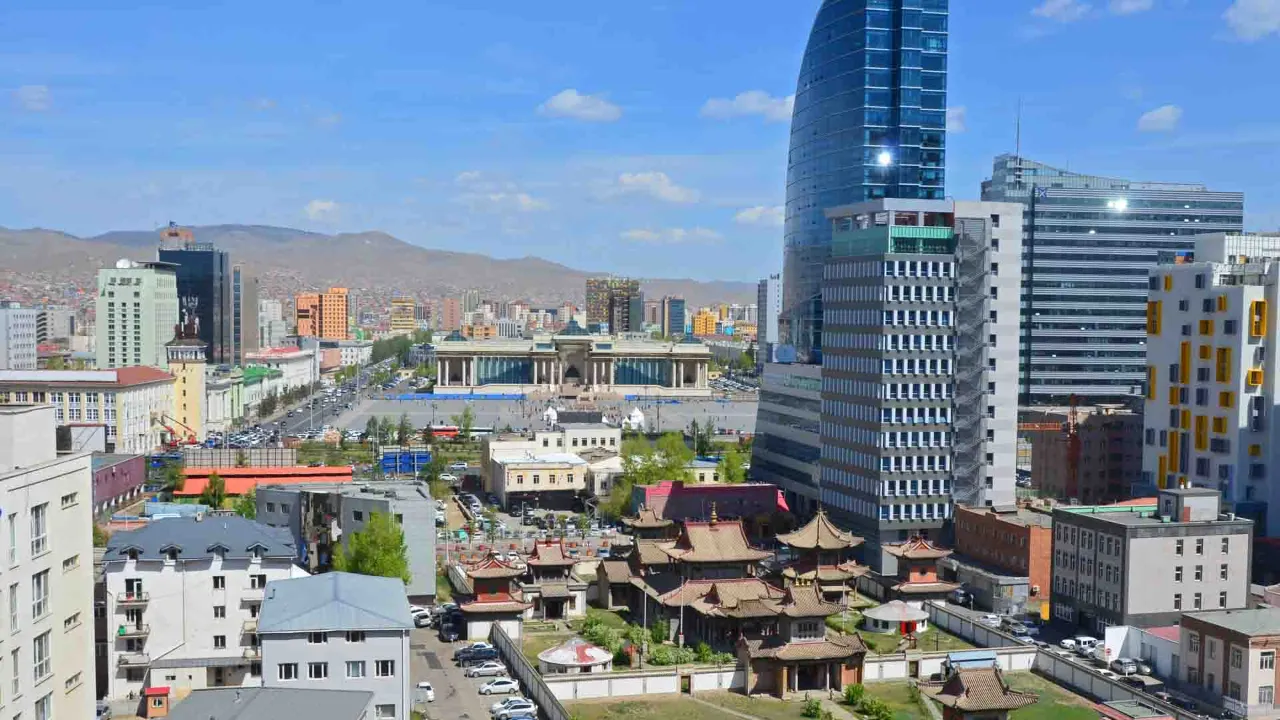 Choijin Lama-templet i Ulan Bator – buddhistisk kulturarv midt i moderne byutvikling Choijin Lama-templet i Ulan Bator – buddhistisk kulturarv midt i moderne byutvikling