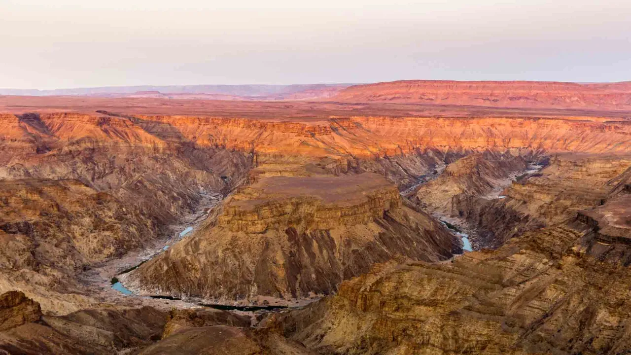 Fish River Canyon i Namibia – Afrikas største kløft – 160 km lang, 27 km bred og 550 m dyp