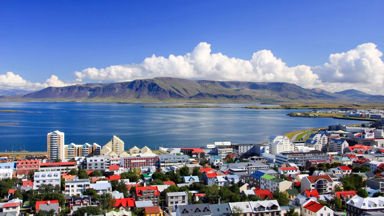 Reykjavik er en av Europas mindre hovedsteder Reykjavik er en av Europas mindre hovedsteder