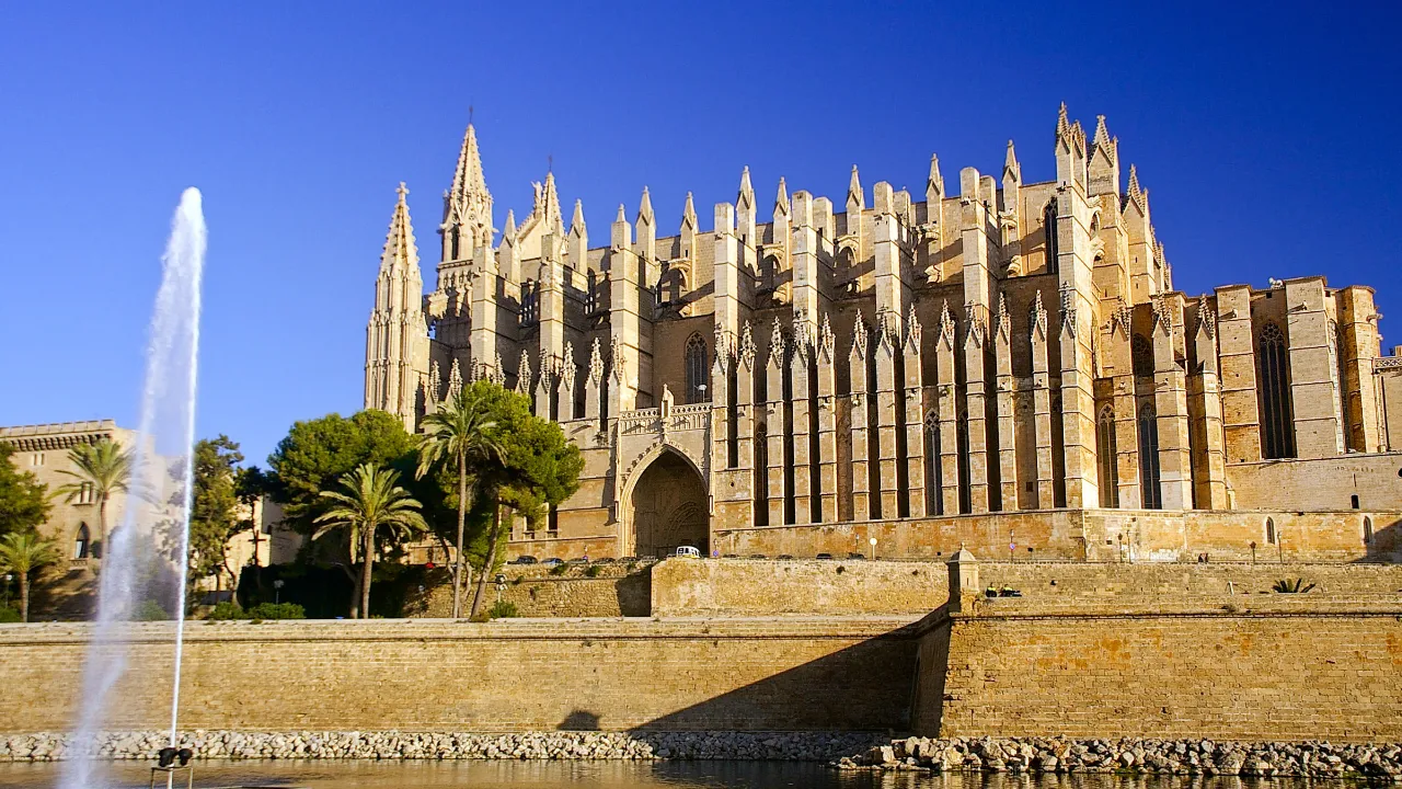 Den imponerende katedralen i Palma Den imponerende katedralen i Palma