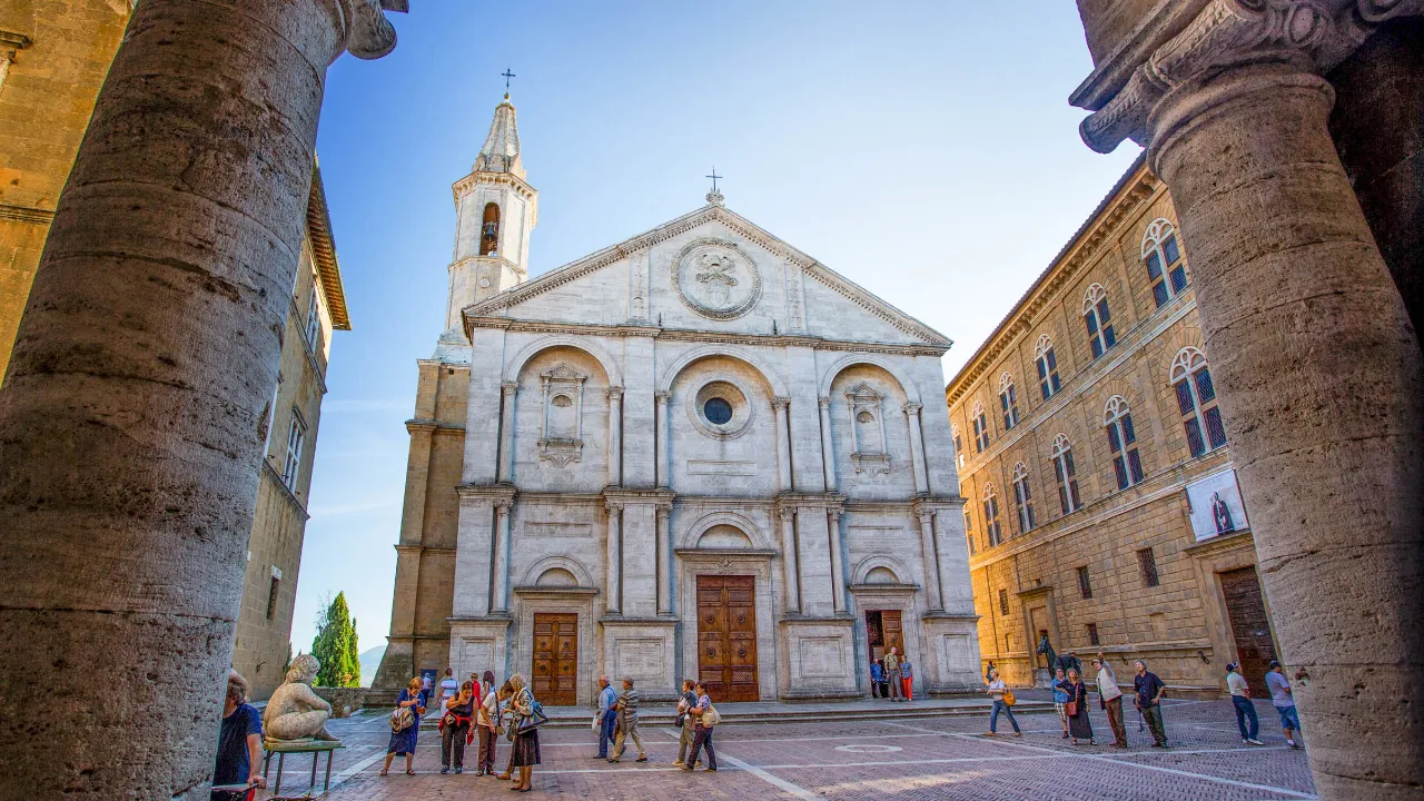 Katedralen i Pienza fra midten av 1400-tallet Katedralen i Pienza fra midten av 1400-tallet