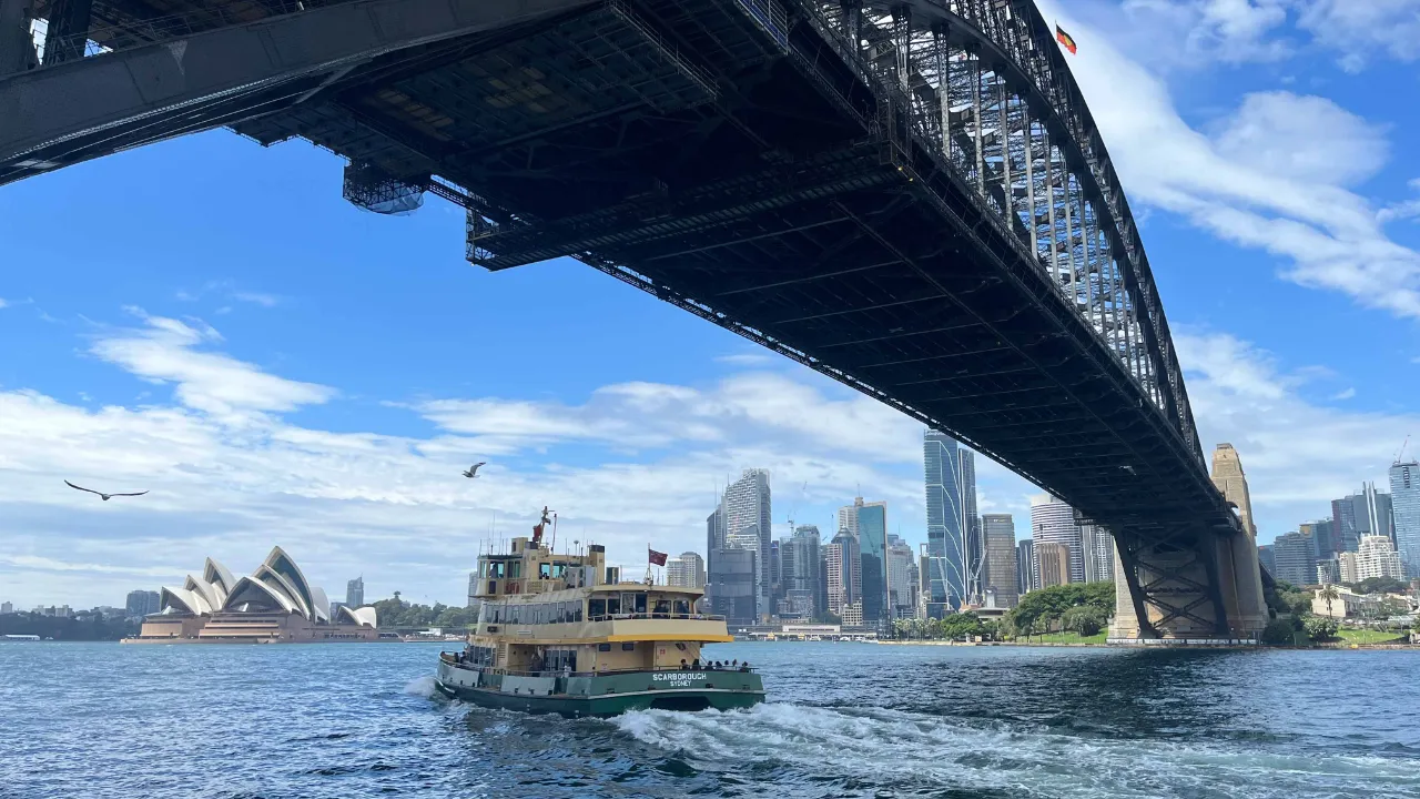 Havnebroen med Sydney Operaen i bakgrunnen