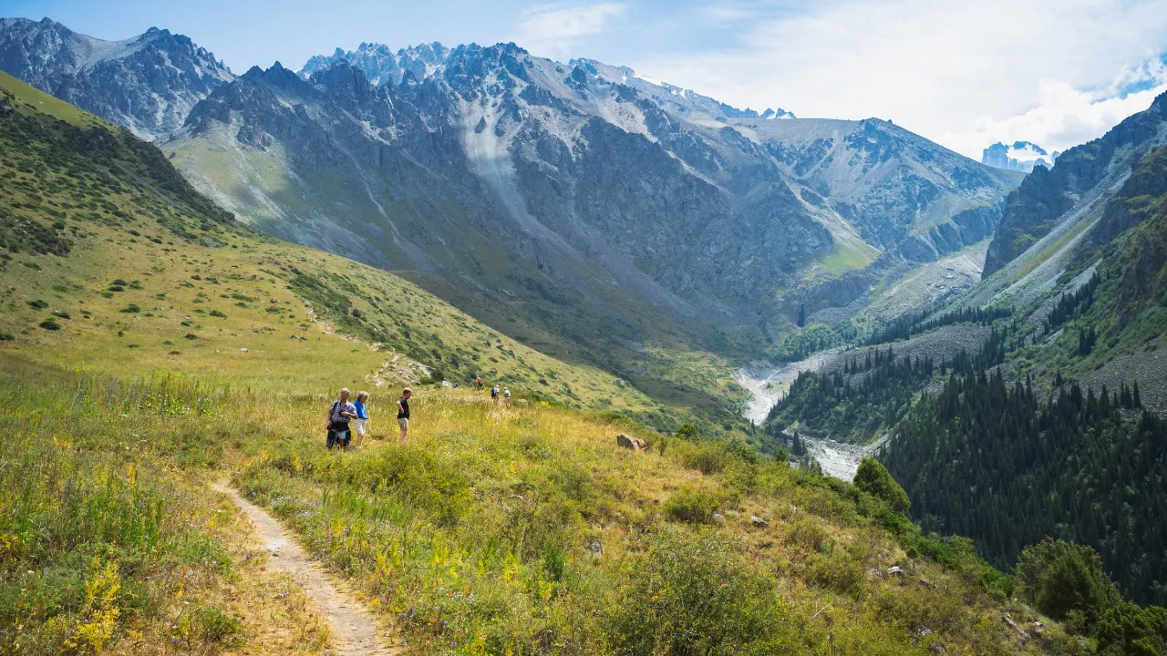 Turgåere i Ala-Archa nasjonalpark, Kirgisistan Turgåere i Ala-Archa nasjonalpark, Kirgisistan