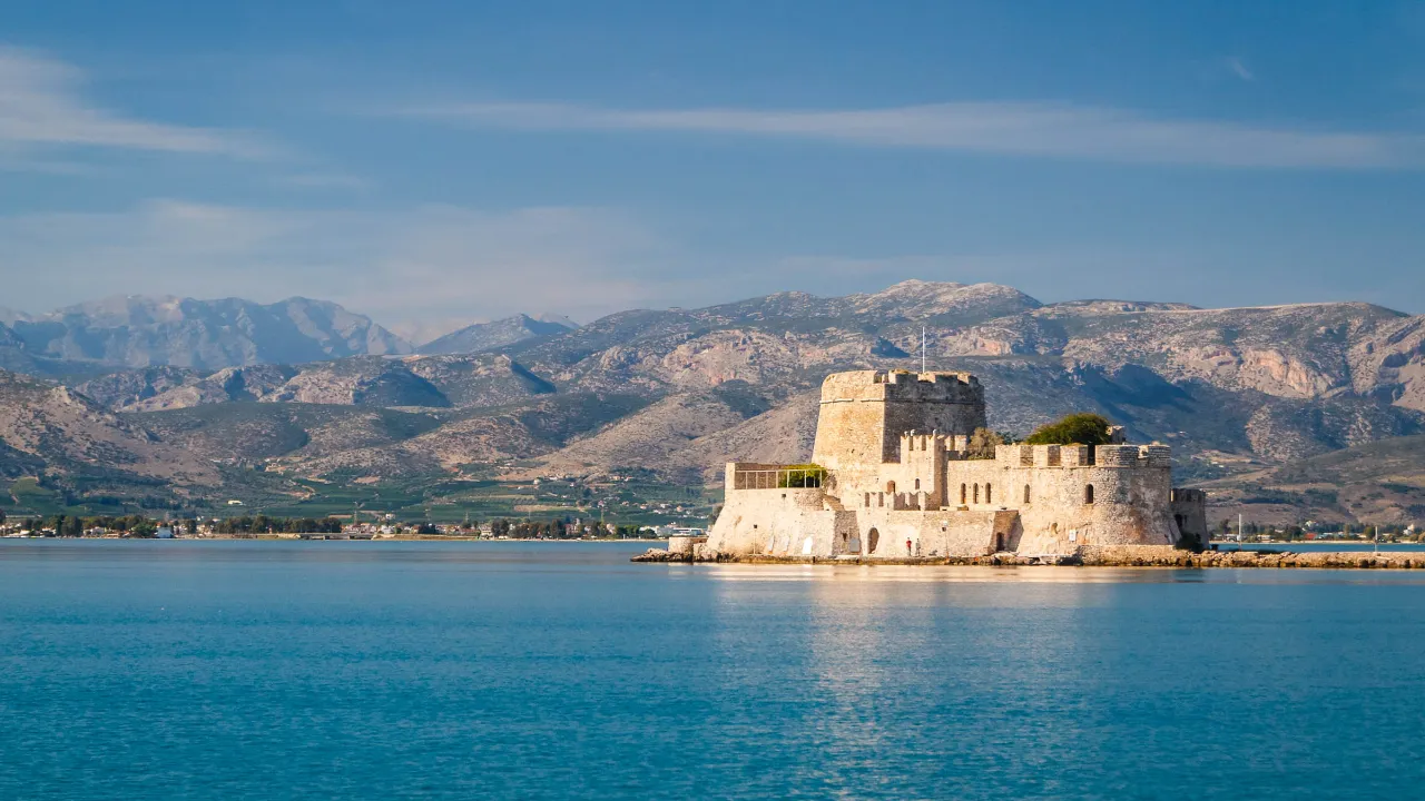 Bourtzi-festningen ved Nafplio - oppført i 1473. Bourtzi-festningen ved Nafplio - oppført i 1473.