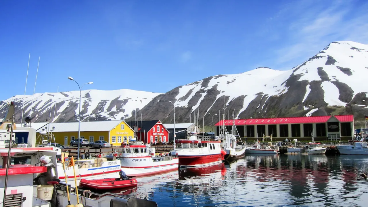 Havnen i Siglufjörður på Nord-Island Havnen i Siglufjörður på Nord-Island