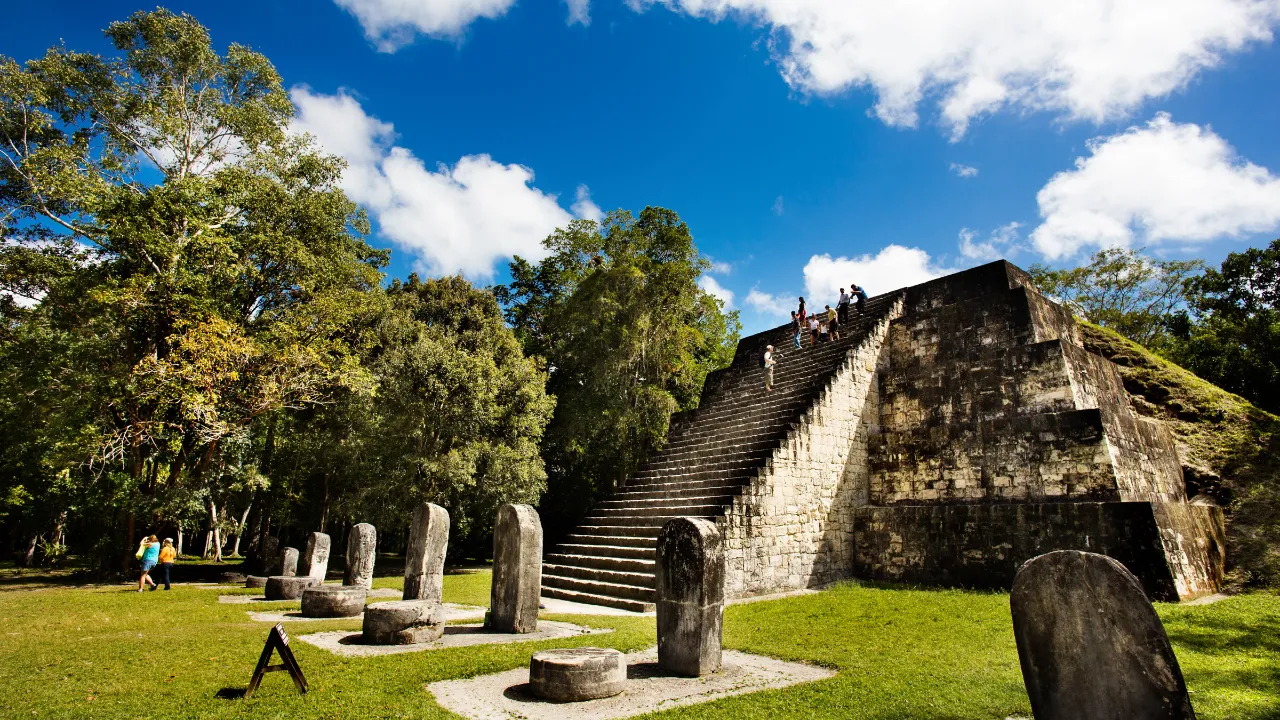 Tid for å utforske mayaruinene i Tikal