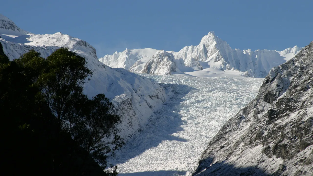 Franz Josef-breen er omtrent 12 km lang