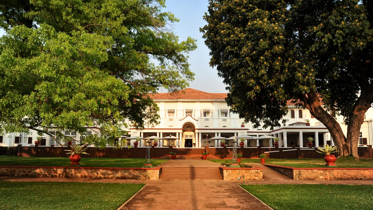 Majestetiske Victoria Falls Hotel i Zimbabwe