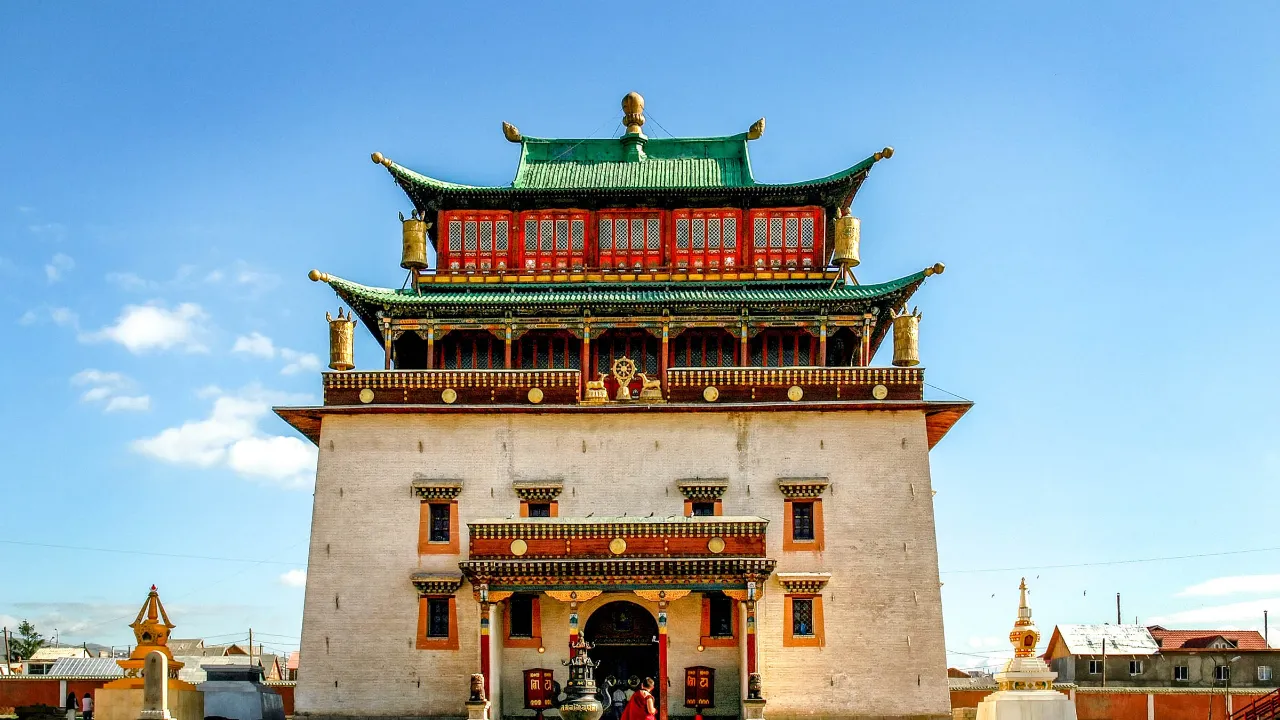Gandan-klosteret i Ulan Bator – Mongolias viktigste buddhistiske kloster Gandan-klosteret i Ulan Bator – Mongolias viktigste buddhistiske kloster