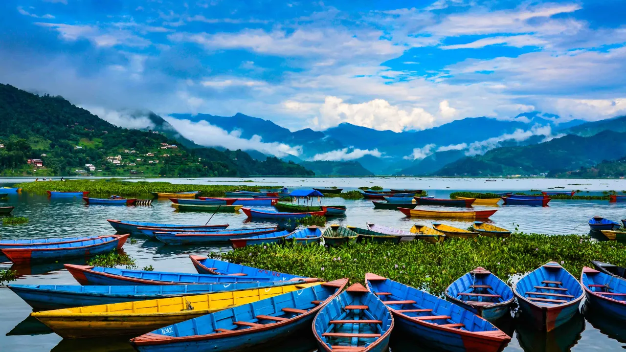 Phewa Tal nær Pokhara er Nepals tredje største innsjø