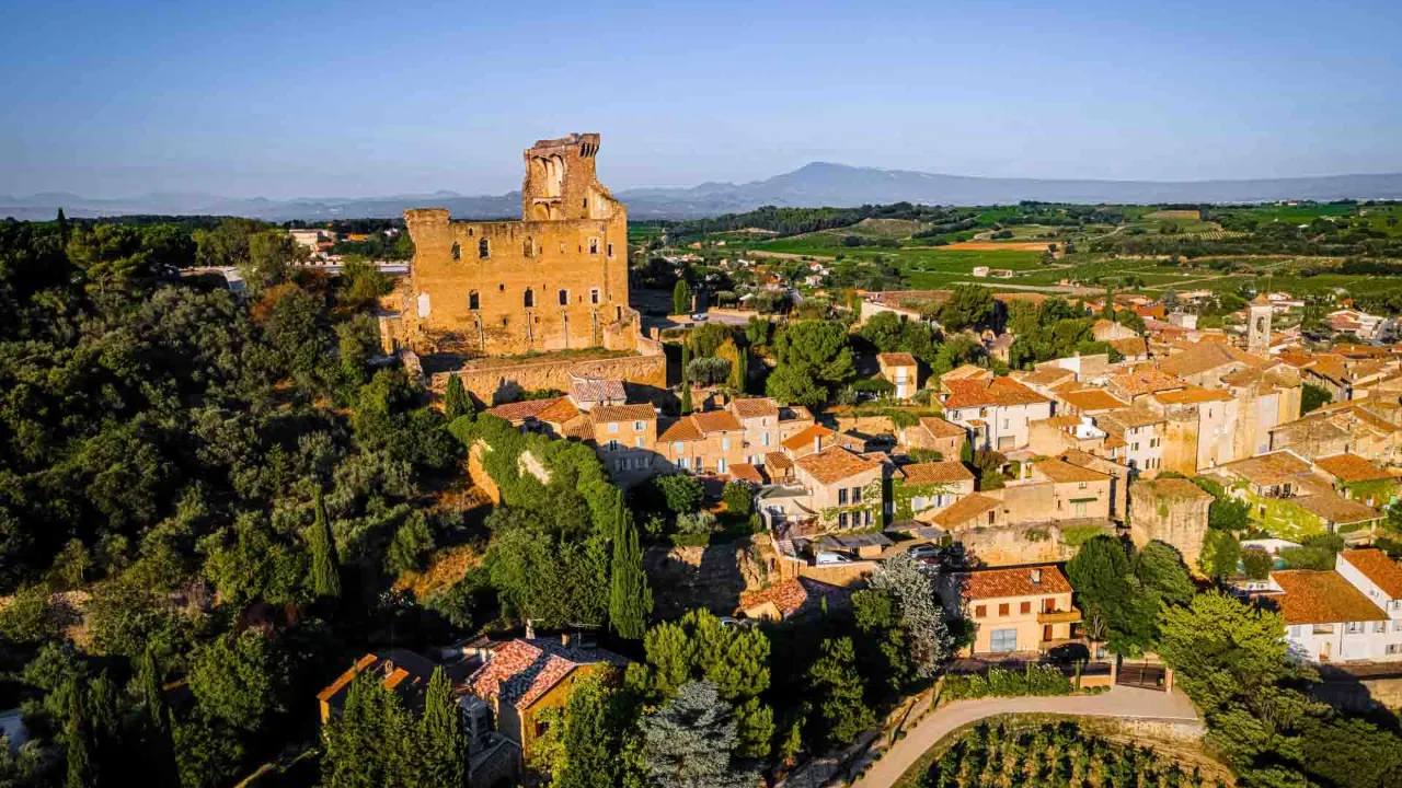 Châteauneuf-du-Pape sett fra luften Châteauneuf-du-Pape sett fra luften