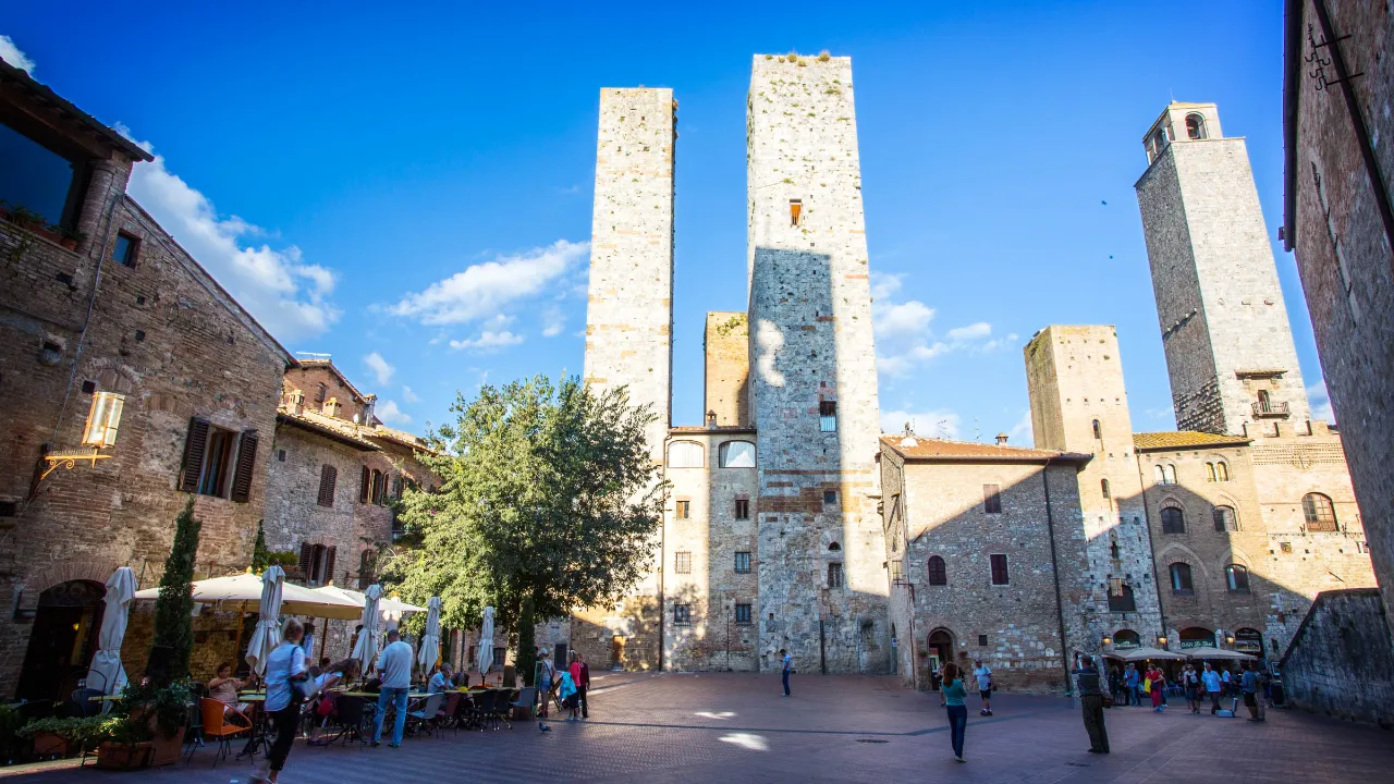 Middelaldertårn på torget i San Gimignano Middelaldertårn på torget i San Gimignano