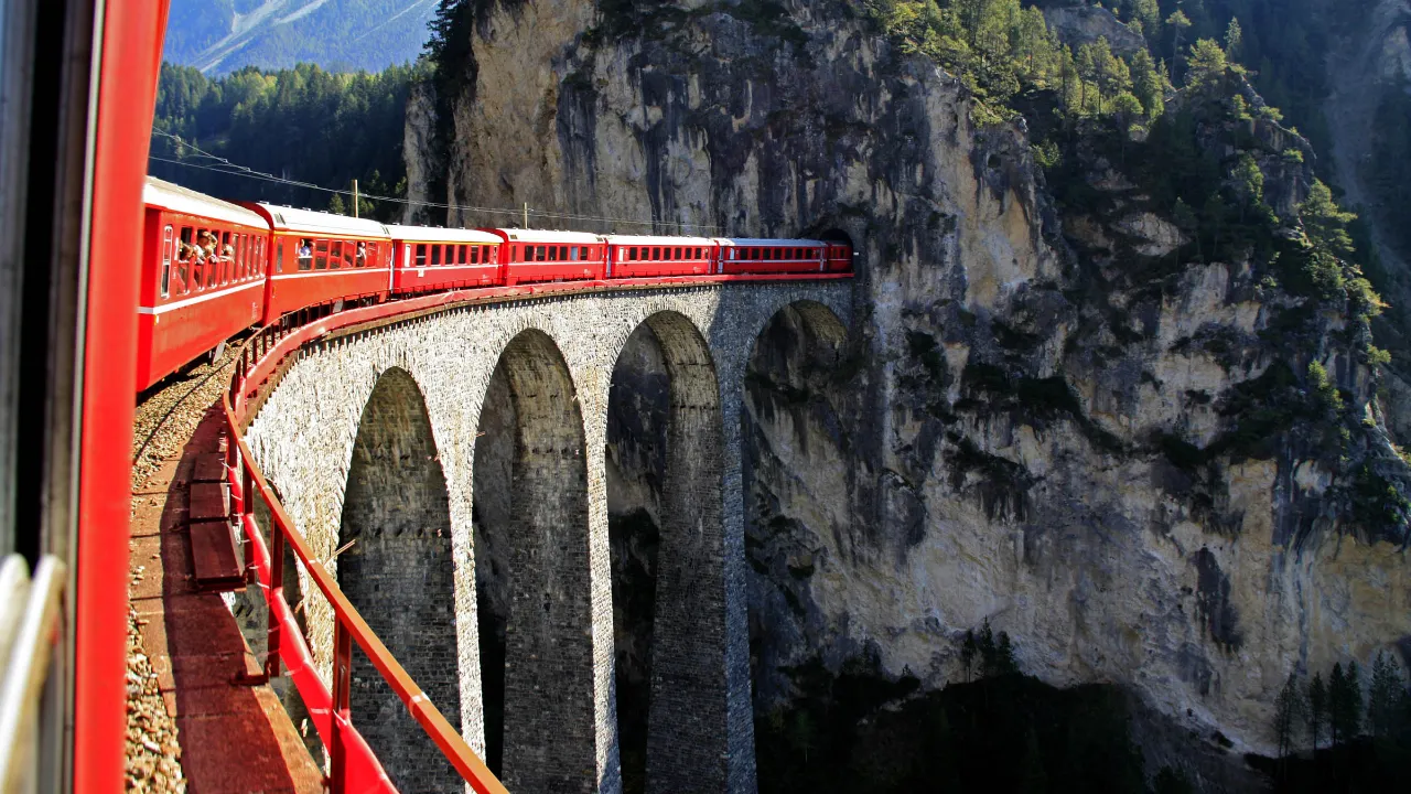 Glacier Express kjører over ca. 290 broer