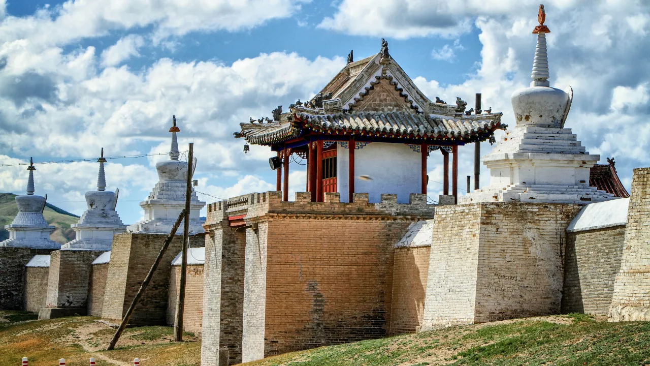 Erdene Zuu-klosteret i Kharkhorin, Mongolia – landets eldste buddhistiske kloster
