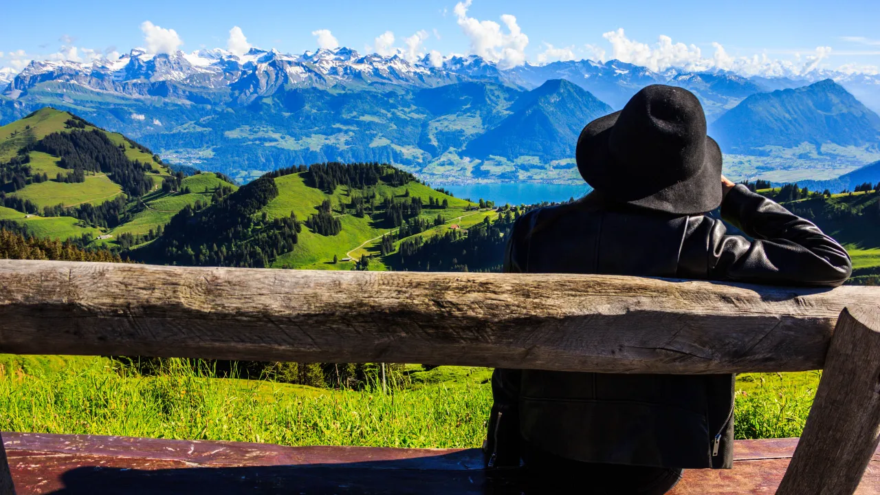 Utsikt fra Rigi Kulm over Alpene og sjølandskapet Utsikt fra Rigi Kulm over Alpene og sjølandskapet