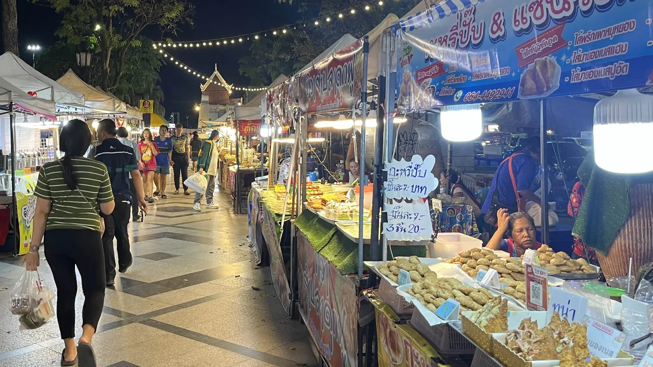 Livlig thailandsk street food-scene Livlig thailandsk street food-scene
