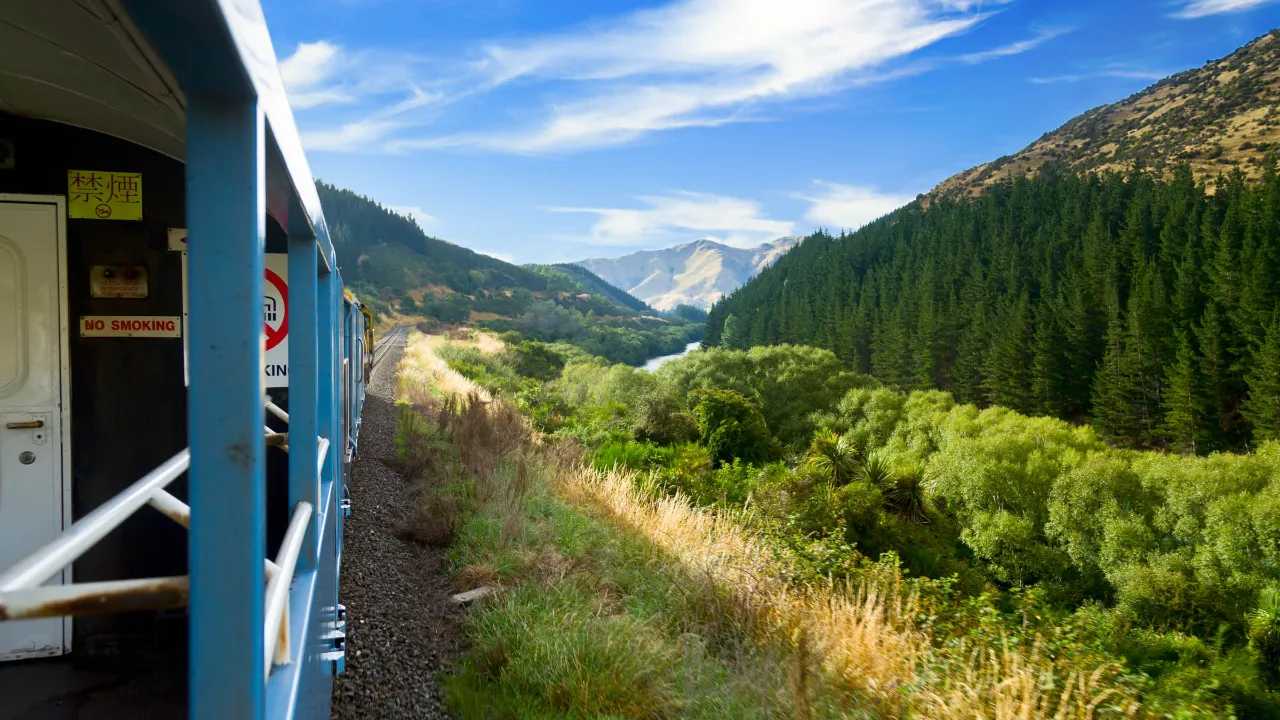 TranzAlpine-toget i New Zealand går mellom Christchurch og Greymouth