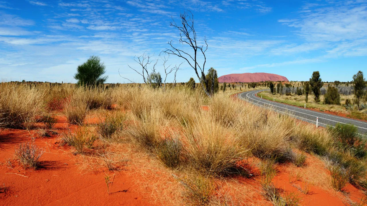Ayers Rock endrer farge etter solens gang