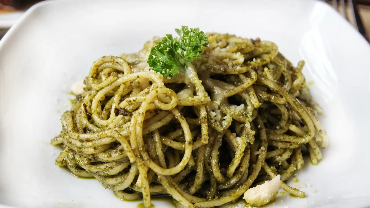 Pasta med pesto og litt grønt Pasta med pesto og litt grønt