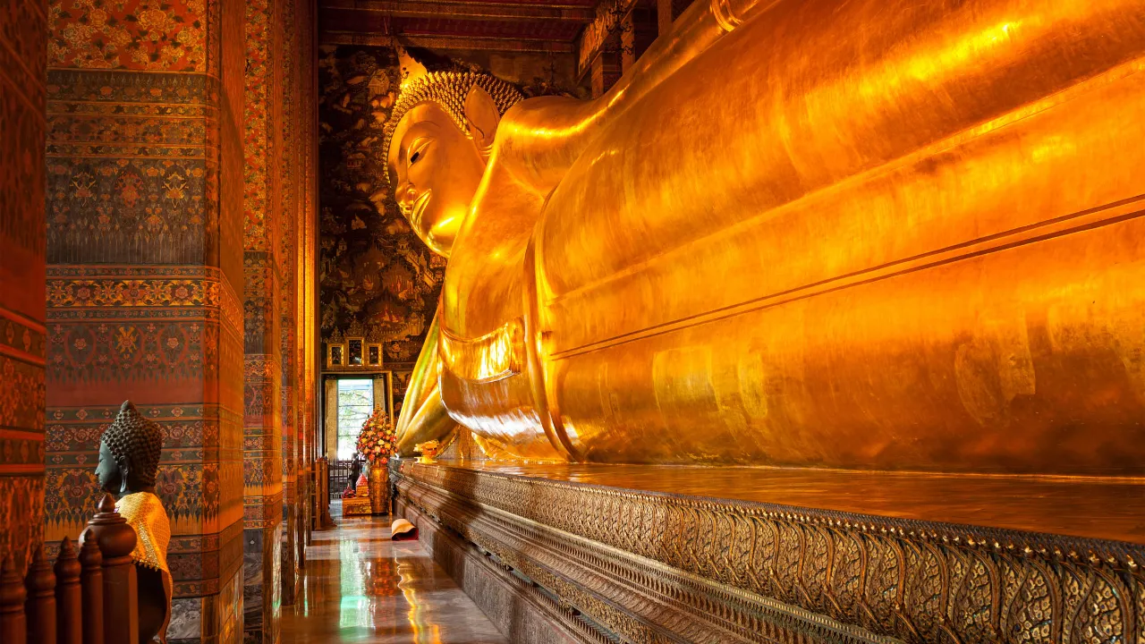 Den ikoniske liggende Buddha i Wat Pho