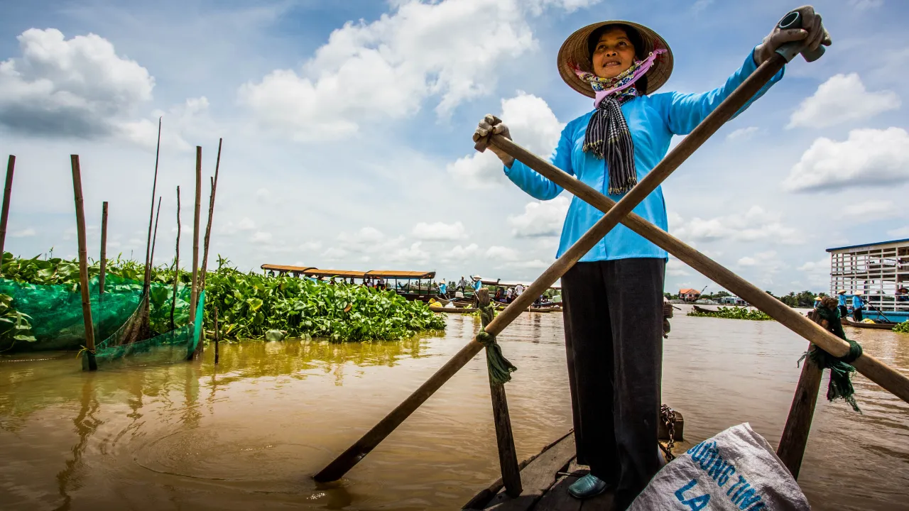 På elva i det frodige Mekongdeltaet På elva i det frodige Mekongdeltaet