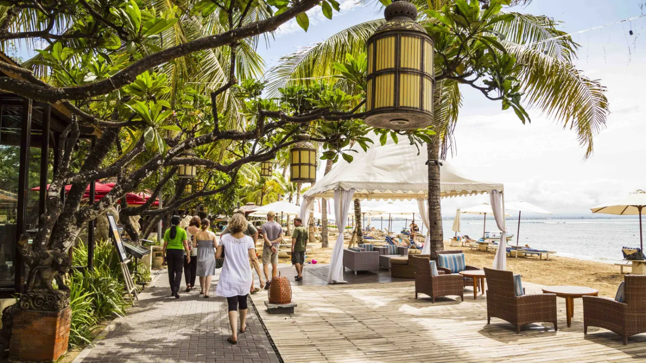 Strandpromenaden ved Sanur Beach på Bali Strandpromenaden ved Sanur Beach på Bali